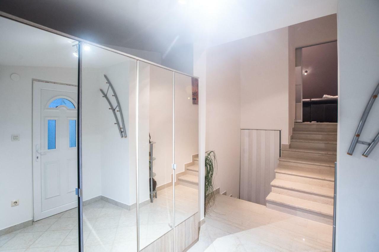 Apartman Nane Banjol Exterior photo